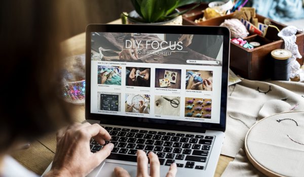 Cum funcționează algoritmii de căutare și cum să te adaptezi la schimbările recente